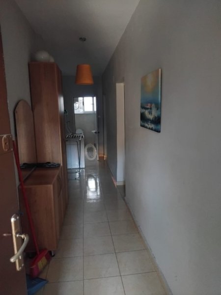 Tirane, jepet me qera apartament 1+1 Kati 1, 400 € (rruga e elbasanit)