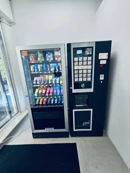 Durres, ofroj Shiten Makineri Automatike Vendig Machine per Kafe dhe Snack Durres Plazh+355692387400 2 €