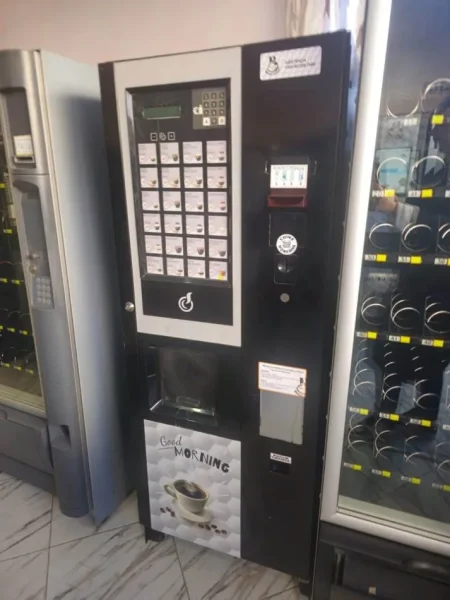 Durres, ofroj Shiten Distributor Automatik per Kafe dhe Snack ne Durres Gjithashtu disponojme edhe makineri per Cigare si dhe Expresa Gaia te markes Bianchi qe jane gati si te rinje dhe te pershtashem per restorante ,lokale,Bujtina ,Farmaci ,sht...