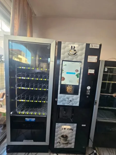 Durres, ofroj Shiten Distributor Automatik per Kafe dhe Snack ne Durres Gjithashtu disponojme edhe makineri per Cigare si dhe Expresa Gaia te markes Bianchi qe jane gati si te rinje dhe te pershtashem per restorante ,lokale,Bujtina ,Farmaci ,sht...