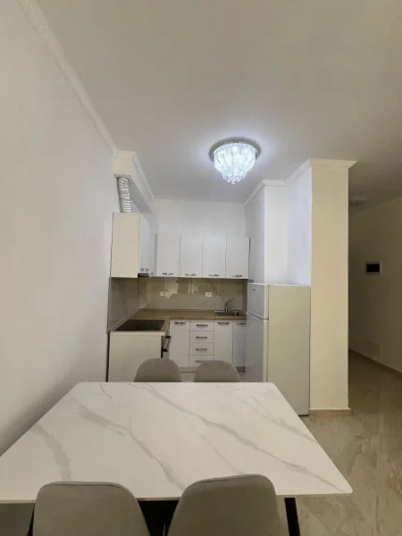 Tirane, jepet me qera apartament 1+1+Ballkon Kati 4, 65 m² 400 € 