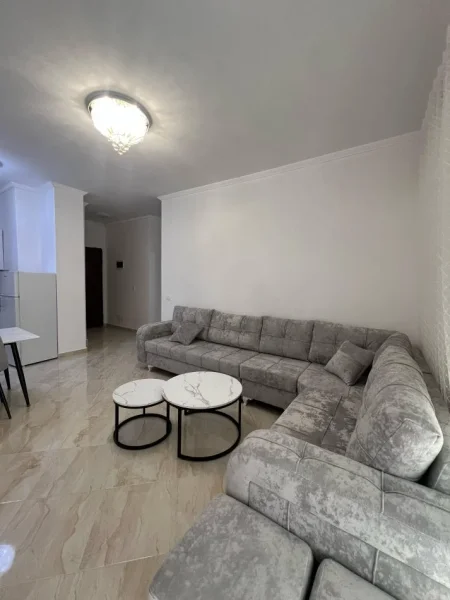 Tirane, jepet me qera apartament 1+1+Ballkon Kati 4, 65 m² 400 € 