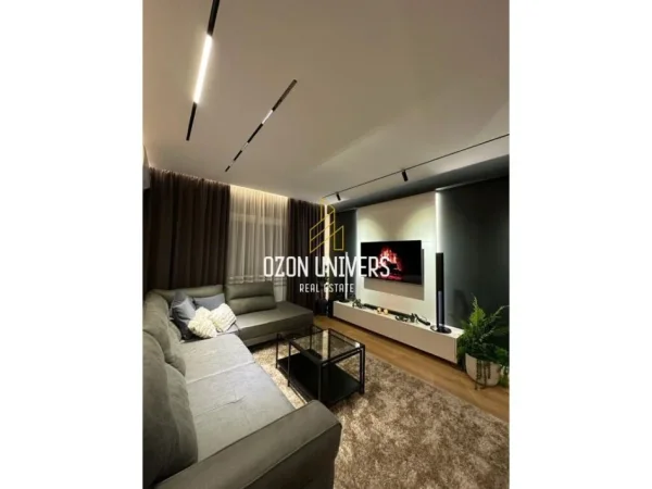 Tirane, jepet me qera apartament 1+1+Ballkon Kati 7, 79 m² 850 € (Kompleksi Kika 1, Komuna e Parisit)