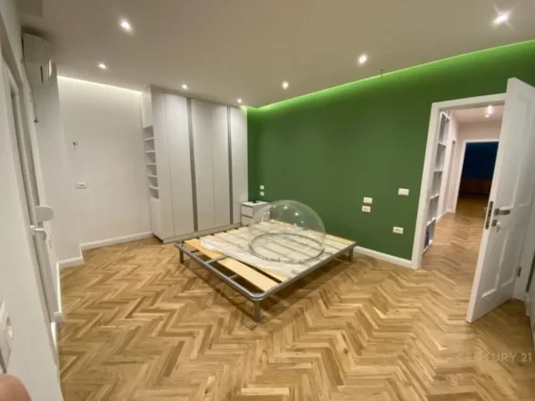 Tirane, shitet apartament 3+1+2 Kati 3, 128 m² 268.000 € (Rruga Elbasanit)