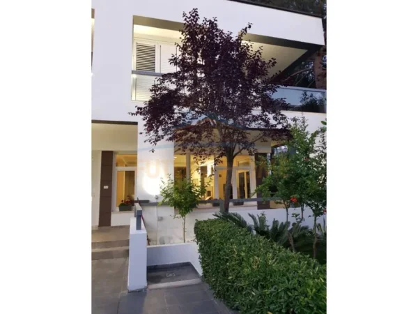 Durres, shitet Vile 3+1+Ballkon Kati 0, 437 m² 750.000 € (Gjiri i Lalezit, Lura 1)