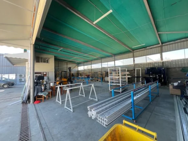 Tirane, jepet me qera magazine Kati 0, 262 m² 1.300 € (VAQARR)  UNA50164