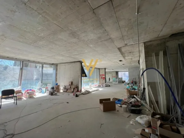 Tirane, jepet me qera zyre Kati 1, 265 m² 12.000 € (BLLOK)