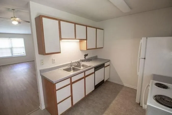 Tirane, jepet me qera apartament 2+1+Ballkon Kati 4, 74 m² 600 € (RRUGA E ELBASANIT)