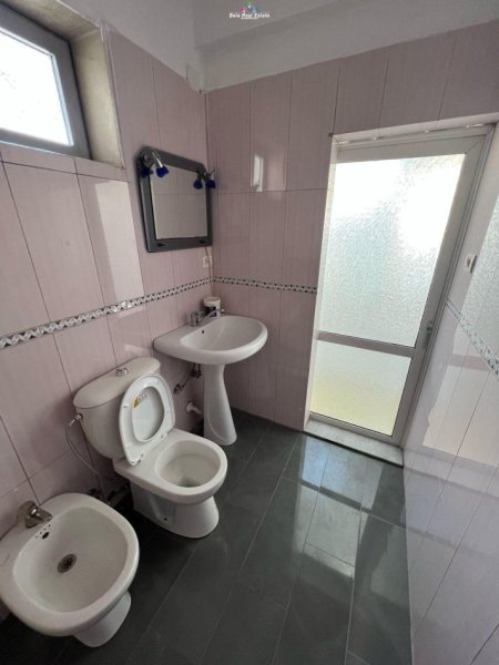 Tirane, jepet me qera Vile 1+1 Kati 1, 70 m² 500 € (selite)