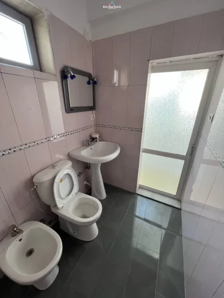 Tirane, jepet me qera Vile 1+1 Kati 1, 70 m² 500 € (selite)