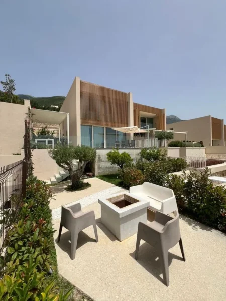 Tirane, shitet Vile 2+1 Kati 0, 80 m² 765.000 € (Green Coast)