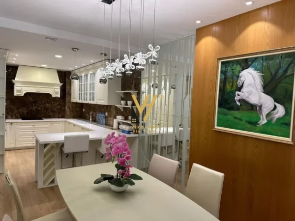 Tirane, shitet apartament 2+1+Ballkon Kati 3, 118 m² 240.000 € (RRUGA BARDHYL)