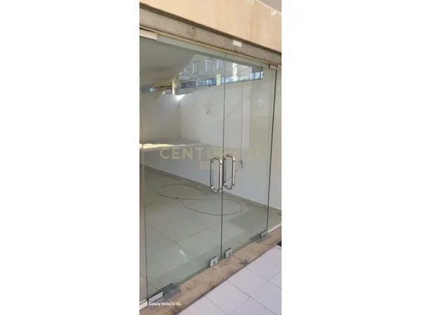 Tirane, shitet dyqan Kati 0, 46 m² 80.000 € (Siri Kodra)