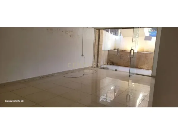 Tirane, shitet dyqan Kati 0, 46 m² 80.000 € (Siri Kodra)