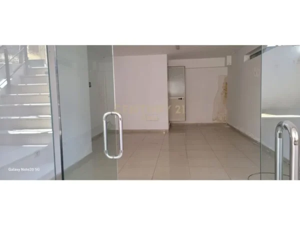 Tirane, shitet dyqan Kati 0, 46 m² 80.000 € (Siri Kodra)