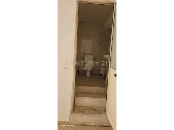 Tirane, shitet dyqan Kati 0, 46 m² 80.000 € (Siri Kodra)