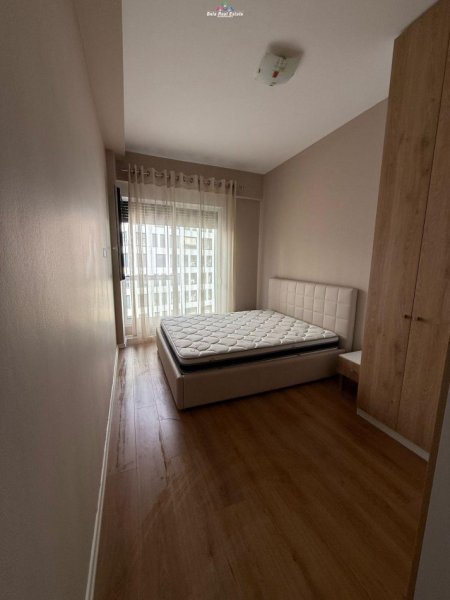 Tirane, jepet me qera apartament 2+1 Kati 5, 100 m² 700 € (komuna e parisit)