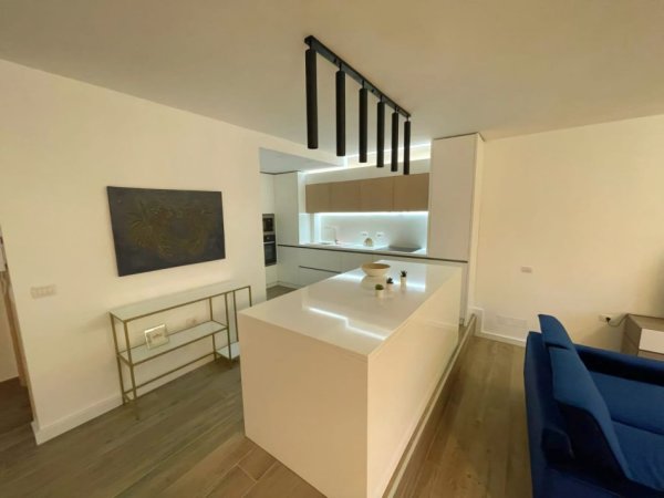 Tirane, jap me qera Vile 3 Katshe , 205 m² 2.350 € (mullet)