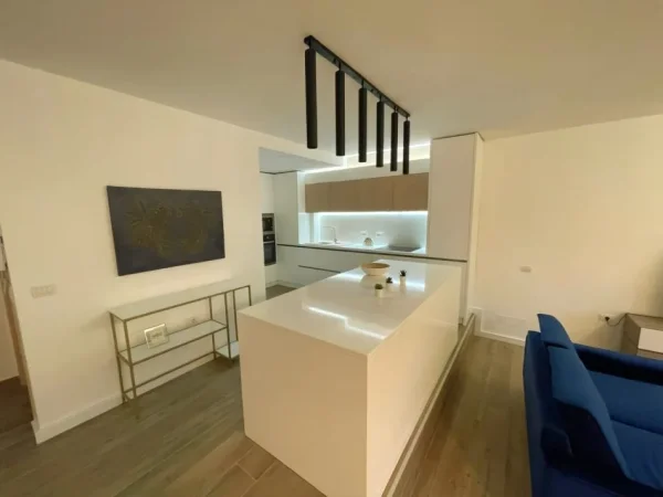 Tirane, jap me qera Vile 3 Katshe , 205 m² 2.350 € (mullet)