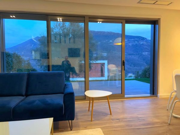 Tirane, jap me qera Vile 3 Katshe , 205 m² 2.350 € (mullet)