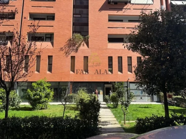 Tirane, shitet ambjent biznesi Kati 1, 196 m² 589.110 € (Rruga Jordan Misja)