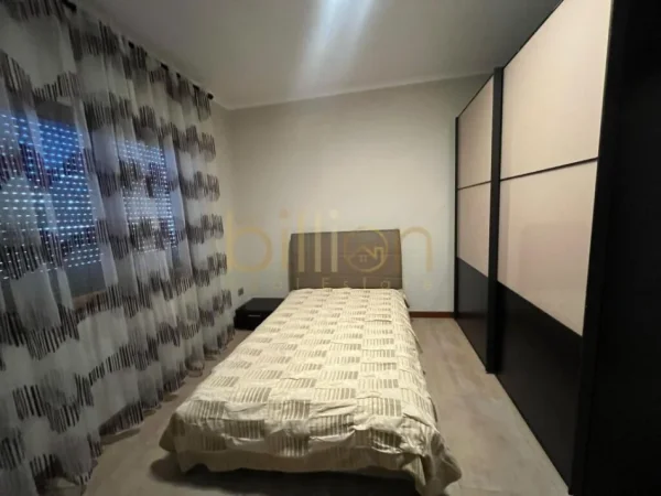 Tirane, shitet apartament 3+1 Kati 4, 135 m² (RRUGA E DURRESIT, Tirana, Albania)
