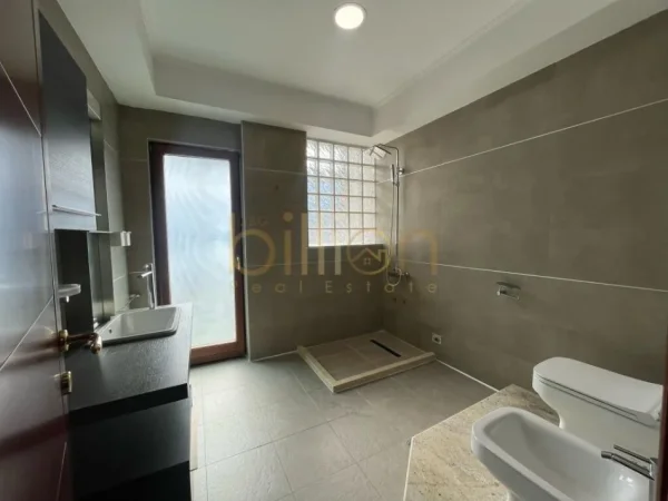 Tirane, shitet apartament 3+1 Kati 4, 135 m² (RRUGA E DURRESIT, Tirana, Albania)