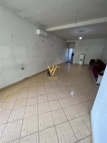 Tirane, jepet me qera ambjent biznesi Kati 2, 100 m² 350 € (RRUGA MYSLYM KETA)