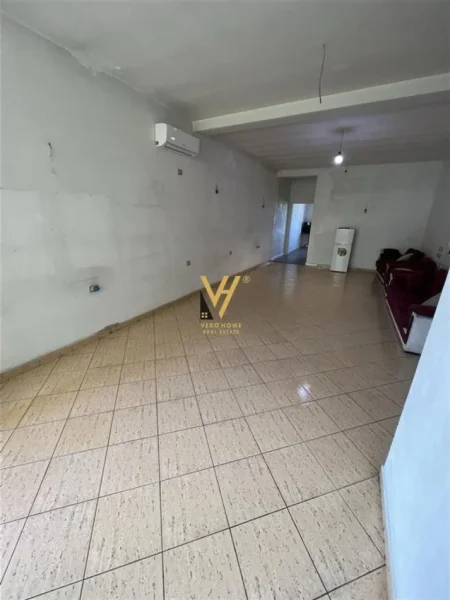Tirane, jepet me qera ambjent biznesi Kati 2, 100 m² 350 € (RRUGA MYSLYM KETA)