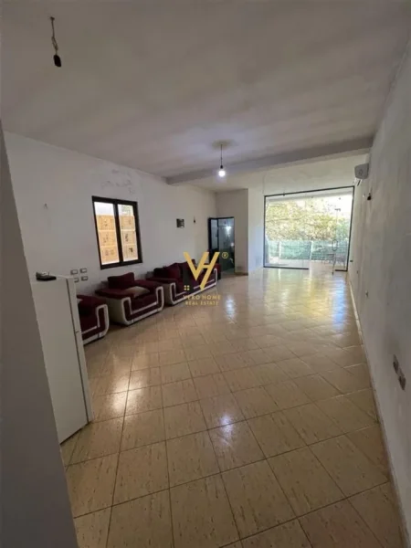 Tirane, jepet me qera ambjent biznesi Kati 2, 100 m² 350 € (RRUGA MYSLYM KETA)