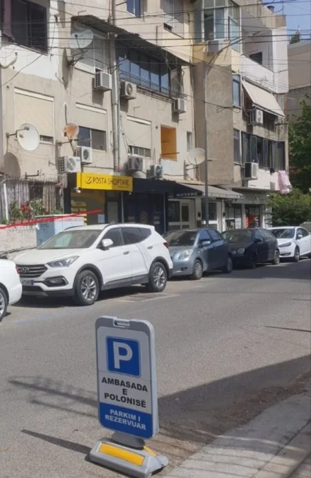 Shitet ambjent bisnesi Kati 0 Siperfaqja 100 m2 ² (Rruga e Durresi)