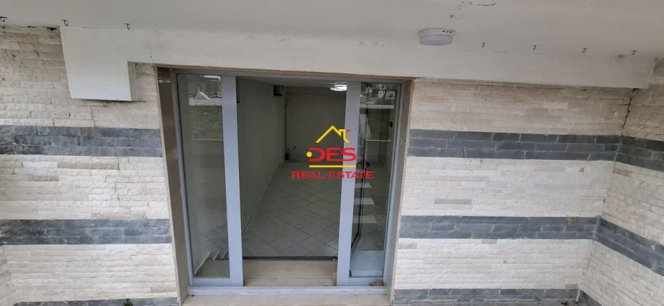 Vlore, jepet me qera ambjent biznesi Kati 0, 40 m² 300 € (Rruga Sadik Zotaj)