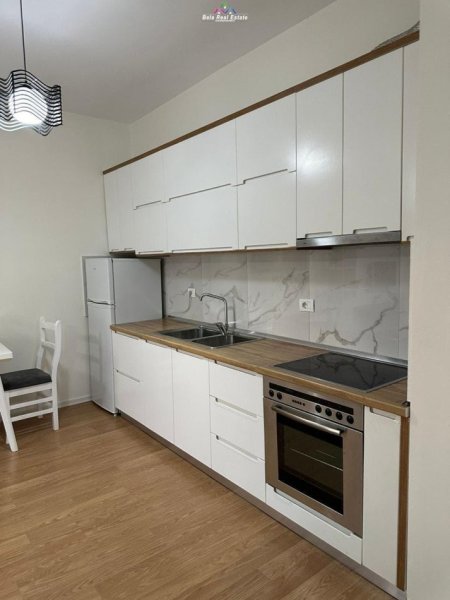 Tirane, jepet me qera apartament 1+1+Ballkon Kati 4, 70 m² 500 € (brryli)