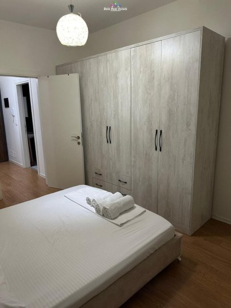 Tirane, jepet me qera apartament 1+1+Ballkon Kati 4, 70 m² 500 € (brryli)