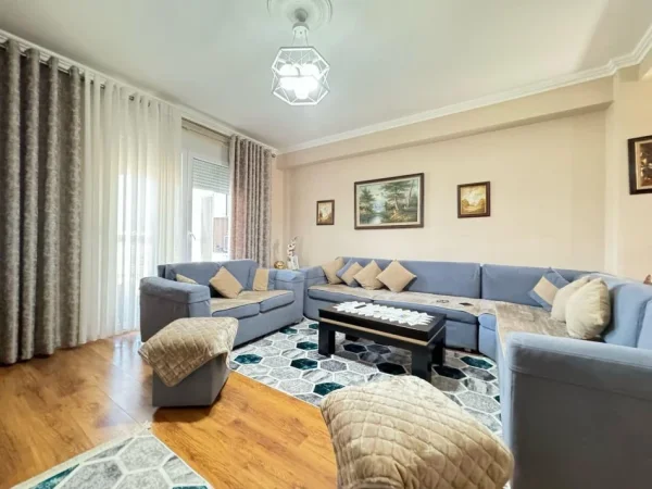 Tirane, shitet apartament 1+1 , 93 m² 135.000 € (5 Maji)