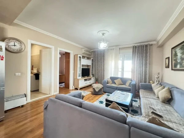 Tirane, shitet apartament 1+1 , 93 m² 135.000 € (5 Maji)