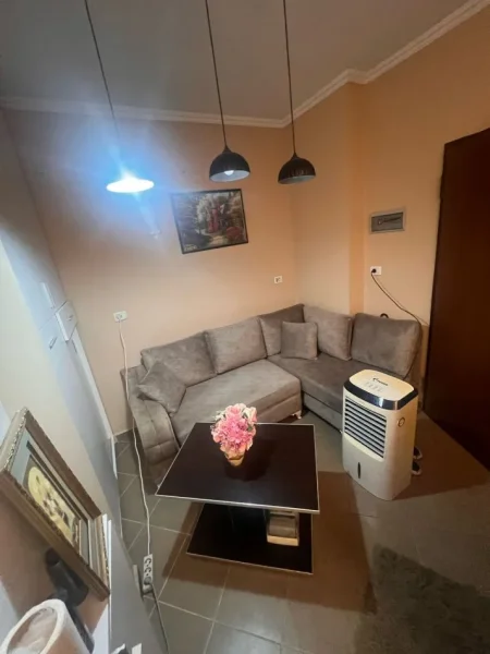 Tirane, jepet me qera apartament 1+1 , 55 m² 400 € (Astir)