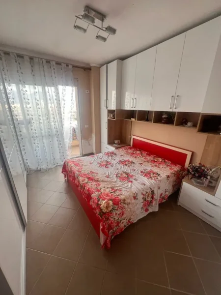 Tirane, jepet me qera apartament 1+1 , 55 m² 400 € (Astir)