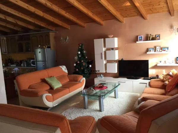 Vlore, shitet Vile 3+1+Aneks+Ballkon Kati 1, 400 m² 220.000 € (VLORE)
