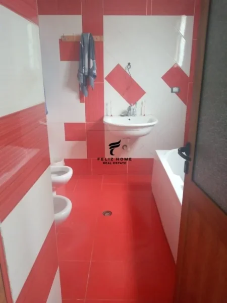 Vlore, shitet Vile 3+1+Aneks+Ballkon Kati 1, 400 m² 220.000 € (VLORE)