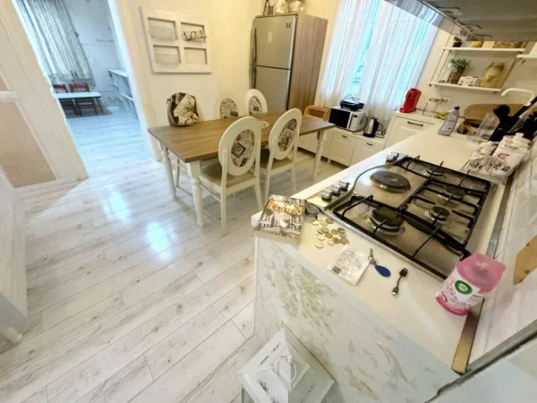 Tirane, shitet apartament 2+1 , 104 m² 175.000 € (Buze Unaze)