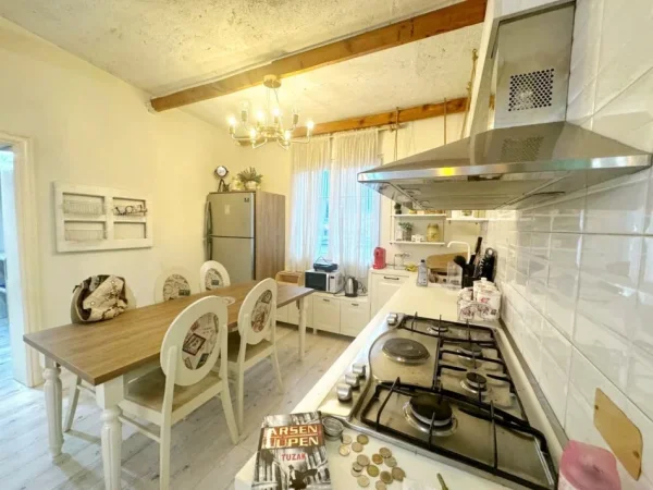 Tirane, shitet apartament 2+1 , 104 m² 175.000 € (Buze Unaze)