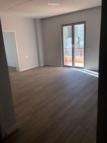 Tirane, shes apartament 1+1+Ballkon Kati 2, 68 m² 125.000 € (kodra e diellit)