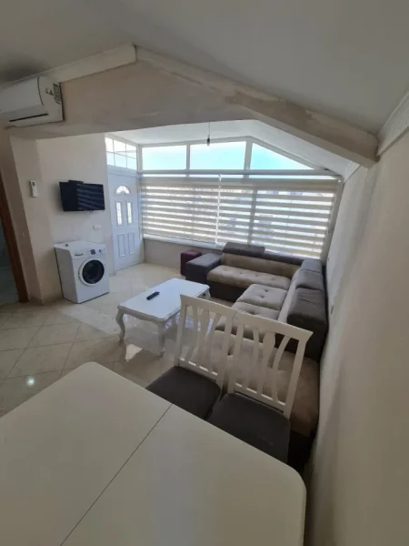 Tirane, jepet me qera apartament 2+1 Kati 3, 80 m² 450 € (Kinostudio)