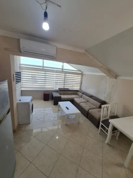 Tirane, jepet me qera apartament 2+1 Kati 3, 80 m² 450 € (Kinostudio)