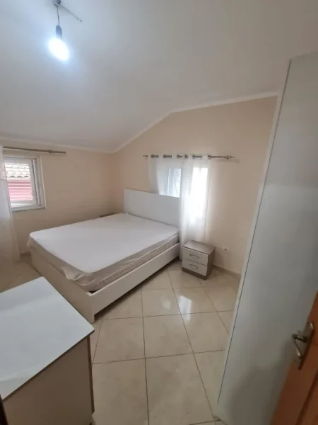 Tirane, jepet me qera apartament 2+1 Kati 3, 80 m² 450 € (Kinostudio)