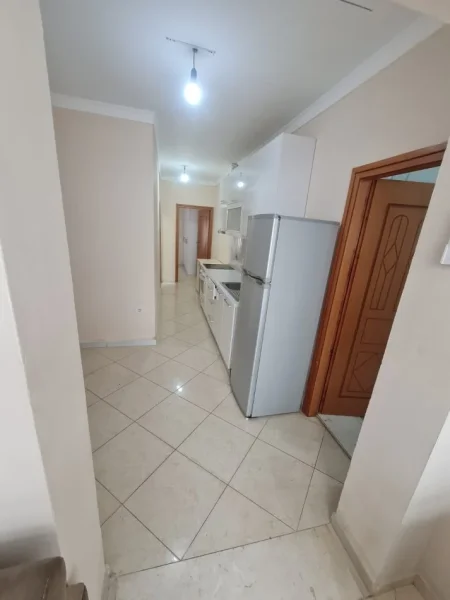 Tirane, jepet me qera apartament 2+1 Kati 3, 80 m² 450 € (Kinostudio)