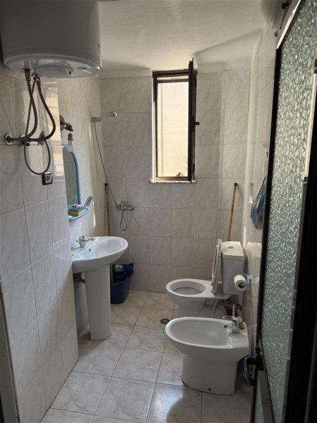 Tirane, jepet me qera apartament 2+1 Kati 4, 68 m² 510 € (VASIL SHANTO)