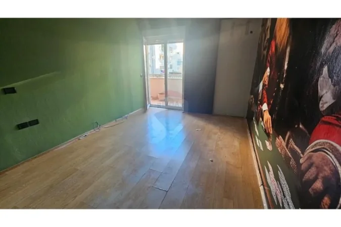 jepet me qera , 97 m² 850 € (Ambjent me qira per zyra te Posta nr 8)