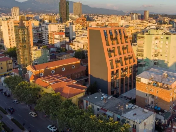 Tirane, jepet me qera apartament 1+1 Kati 5, 45 m² 450 € (RRUGA E KAVAJËS)